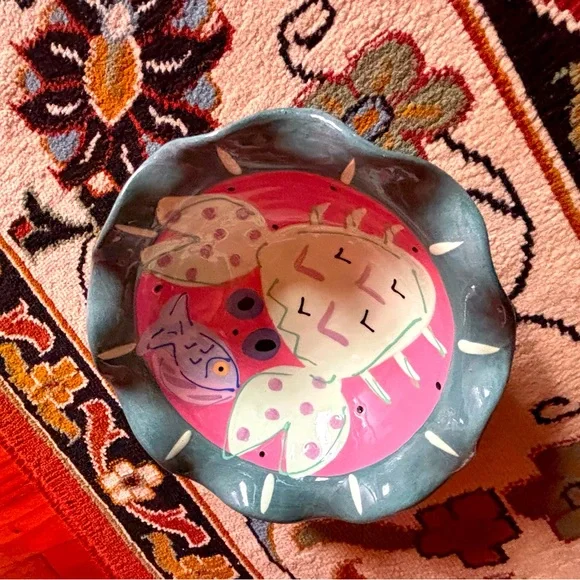 Like new Susan Painter pottery ruffle bowl crab fish beach - Picture 4 of 6